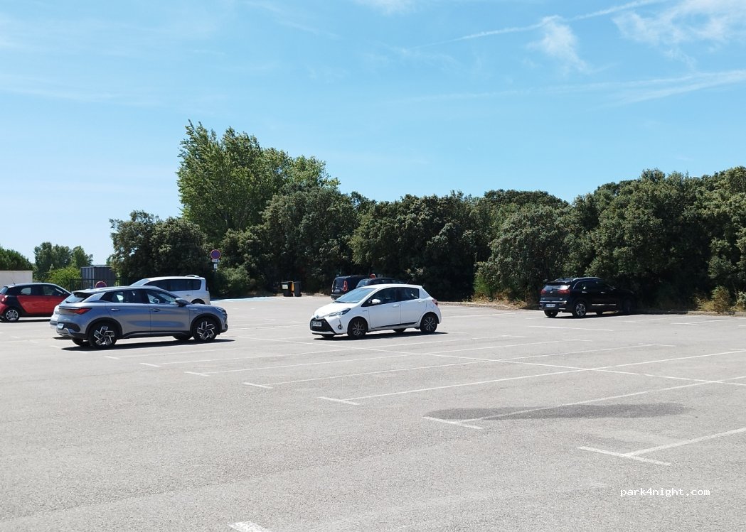 (13310) Saint-Martin-de-Crau - Avenue de la République — foto 3