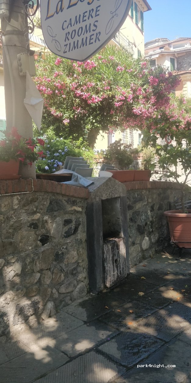 (19015) Levanto - 5 Piazza del Popolo — foto