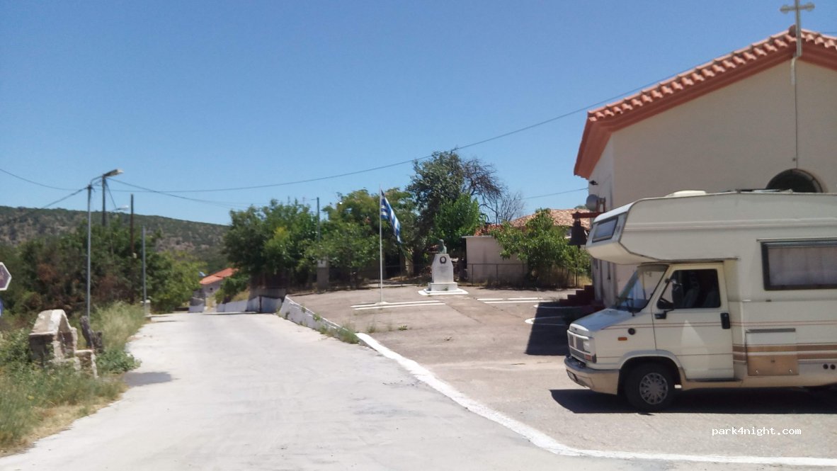 (246 00) MANIAKI - Eparchiaki Odos Petritsiou-Raftopoulo — foto 2