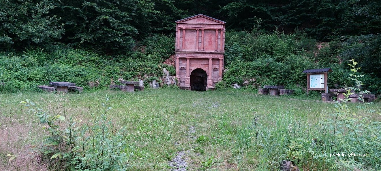 (35043) Marburg - 113 Zum Elisabethbrunnen — foto