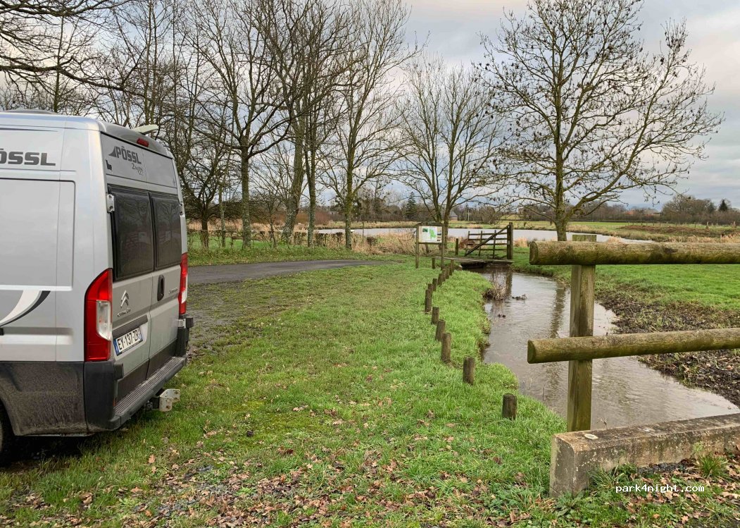 Aire de camping-cars Remilly-sur-Lozon — foto