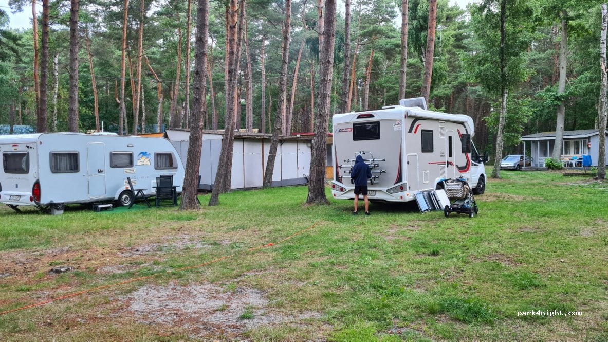 SZKOLNY Domki Letniskowe Międzywodzie — foto