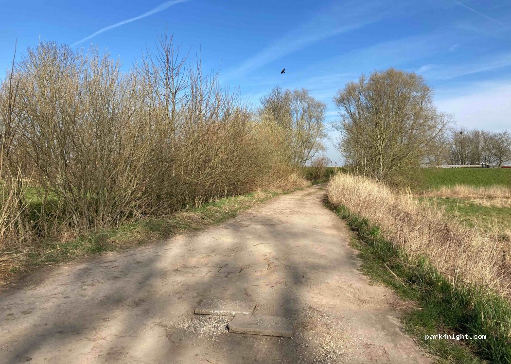(3411 MT) Lopik - 3 Lekdijk West — foto 2