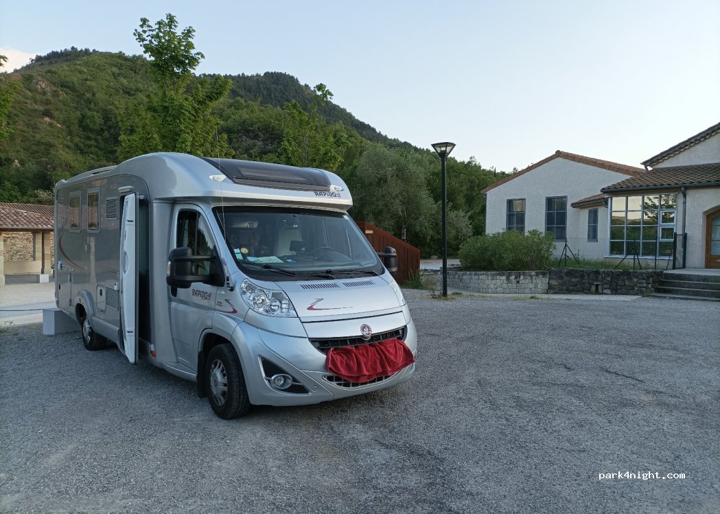 (07000) Coux - 10 Place de la Gare — foto 2