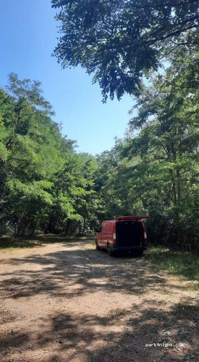 (21207) Ledinci - Unnamed Road — foto
