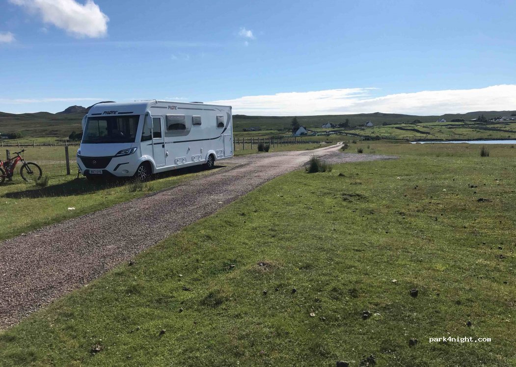 (IV26 2YT) Achnahaird - Unnamed Road — foto