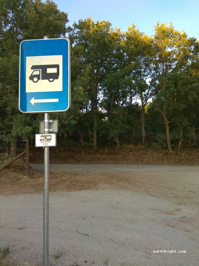 Parque Autocaravanas Alfaiates — foto