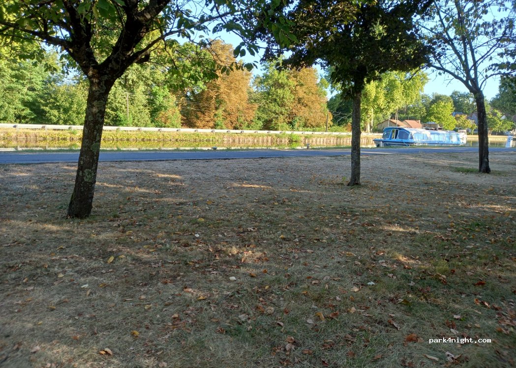 (71420) Génelard - 6 Avenue Jean Laronze — foto 3