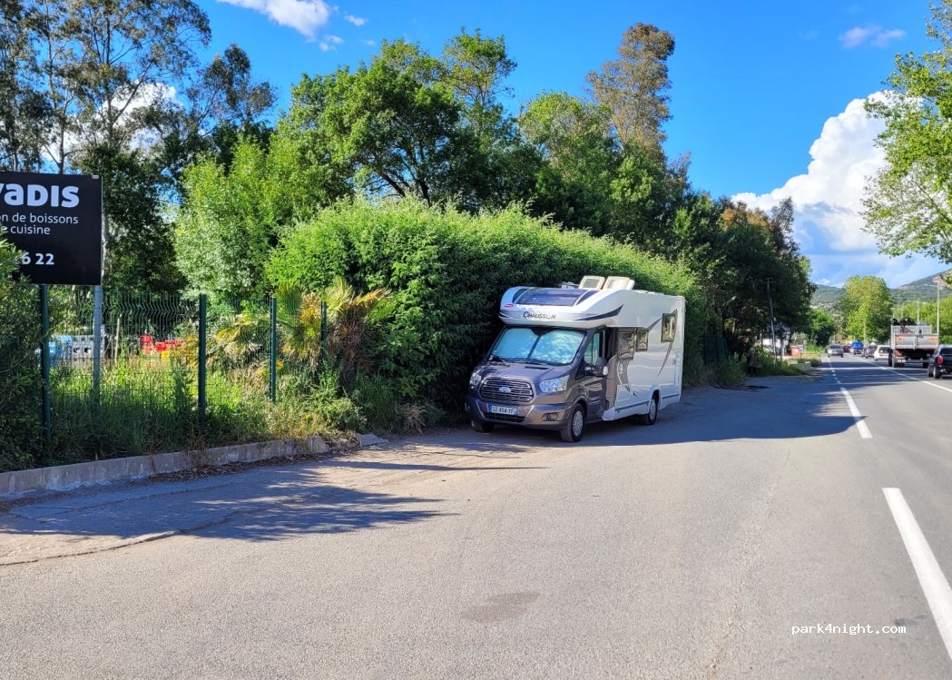 (83310) Grimaud - 887 Route du Littoral — foto