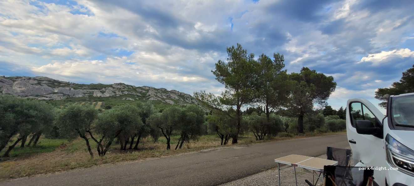(13890) Mouriès - Route de Servanes — foto 2