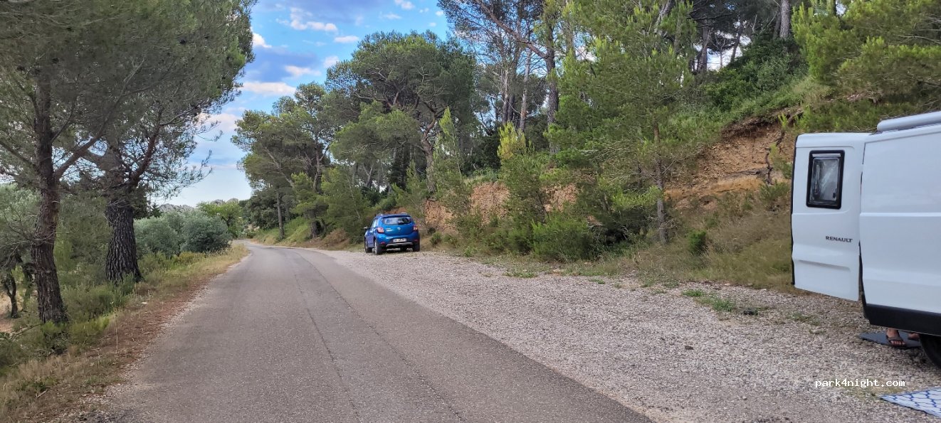 (13890) Mouriès - Route de Servanes — foto 3