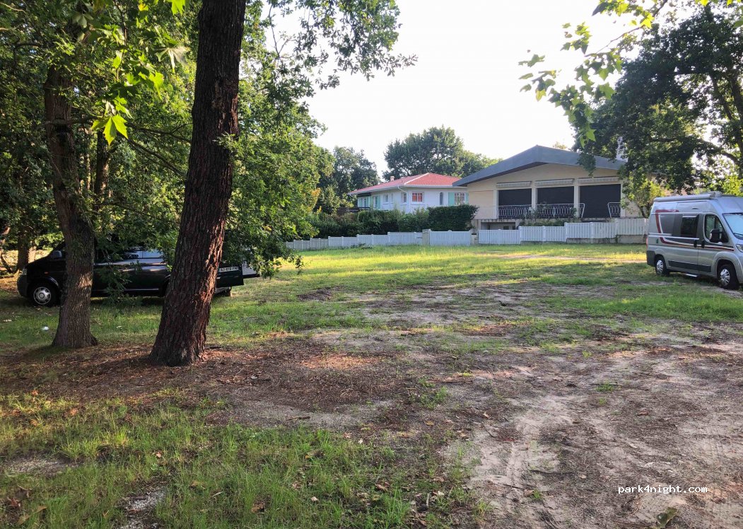 (33510) Andernos-les-Bains - 21 Avenue du Docteur Schweitzer — foto 2