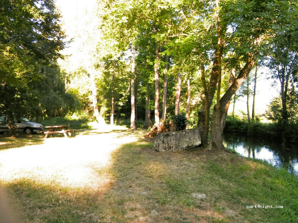 (24340) La Rochebeaucourt-et-Argentine - D25 — foto