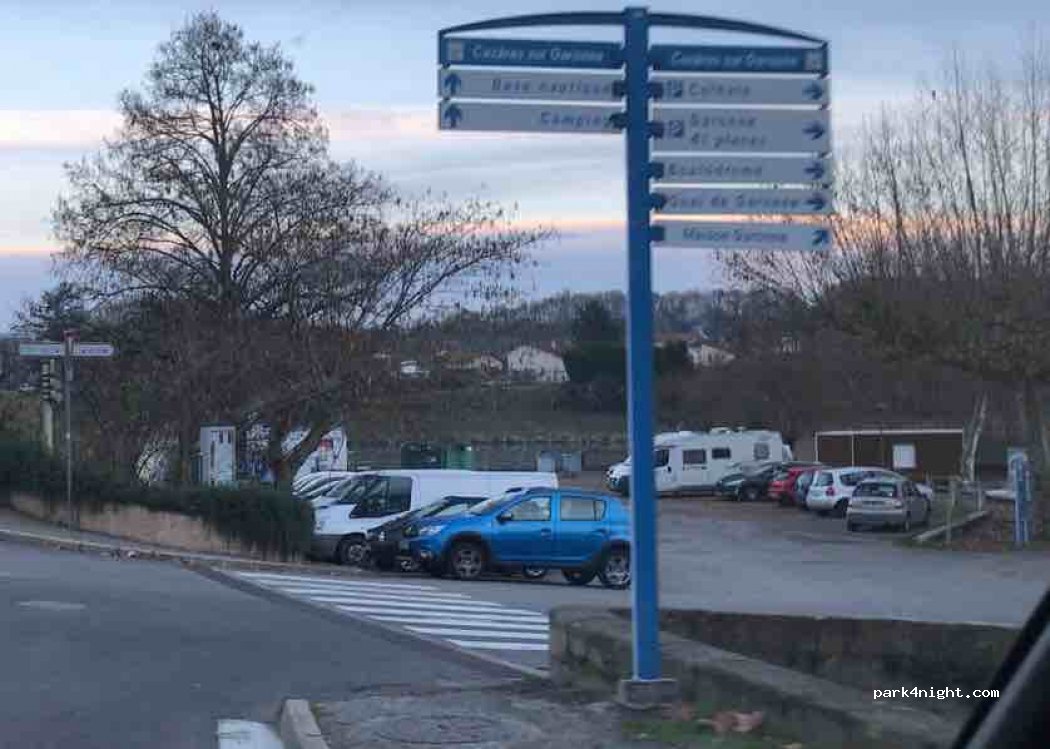 Aire camping-car Cazères — foto 2