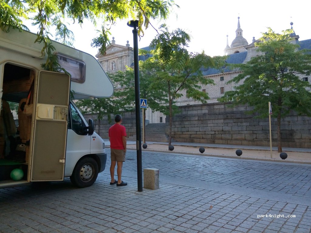 (28200) San Lorenzo de El Escorial - 12-14 Avenida Juan de Borbón y Battenberg — foto 2
