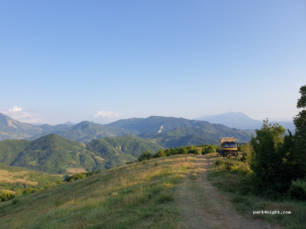()  - Unnamed Road — foto