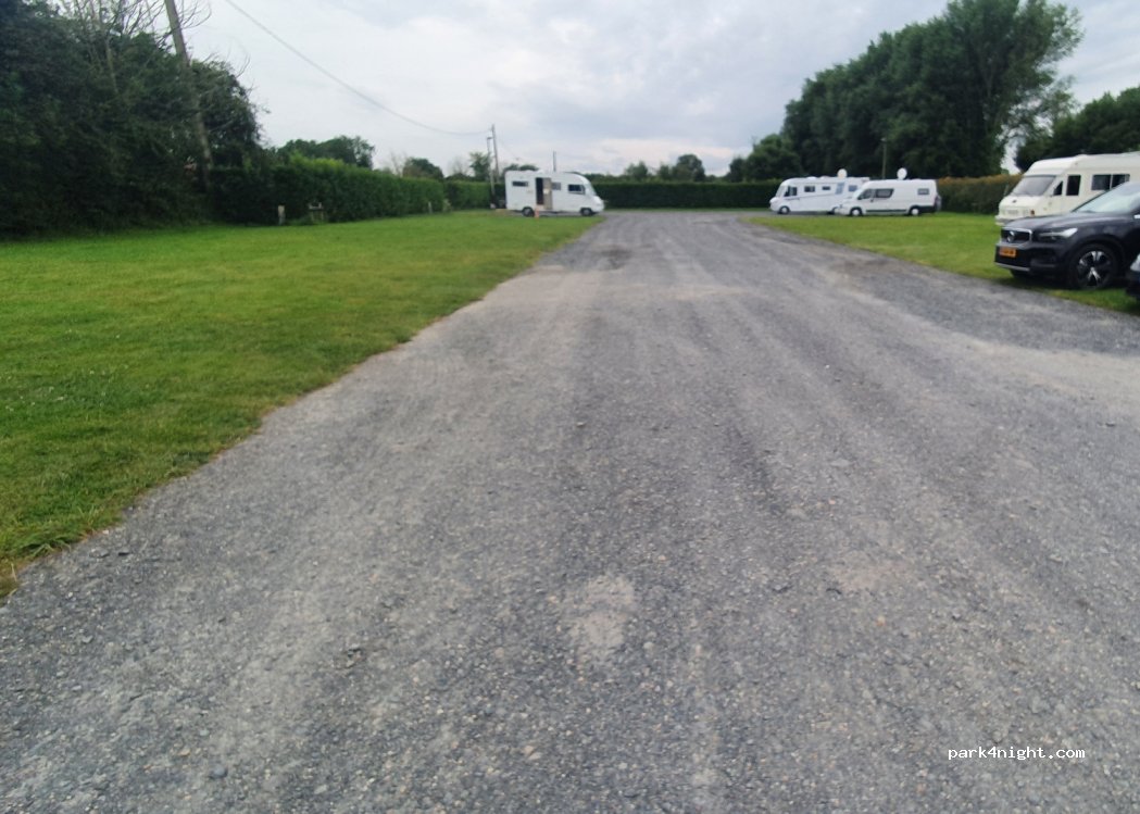 Aire de Camping Car Privée Garage Vally — foto 2