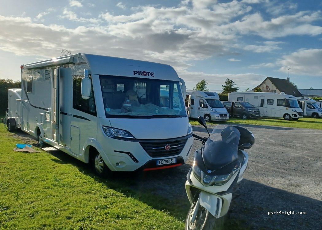 Aire de Camping Car Privée Garage Vally — foto 3
