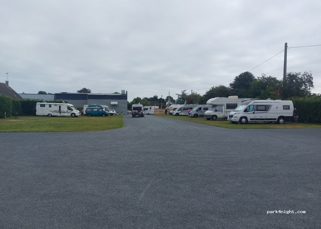 Aire de Camping Car Privée Garage Vally — foto 4