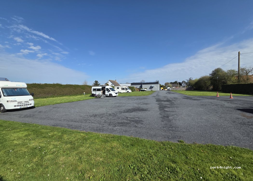 Aire de Camping Car Privée Garage Vally — foto 5