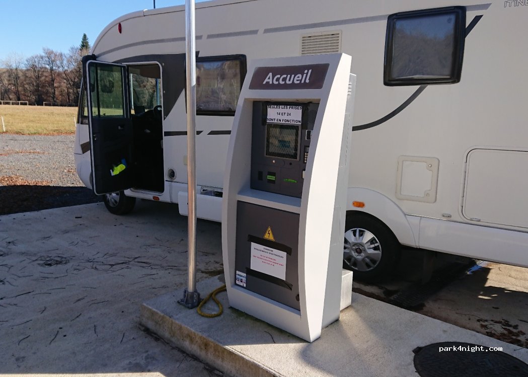(63850) Égliseneuve-d'Entraigues - Route de Besse — foto 3
