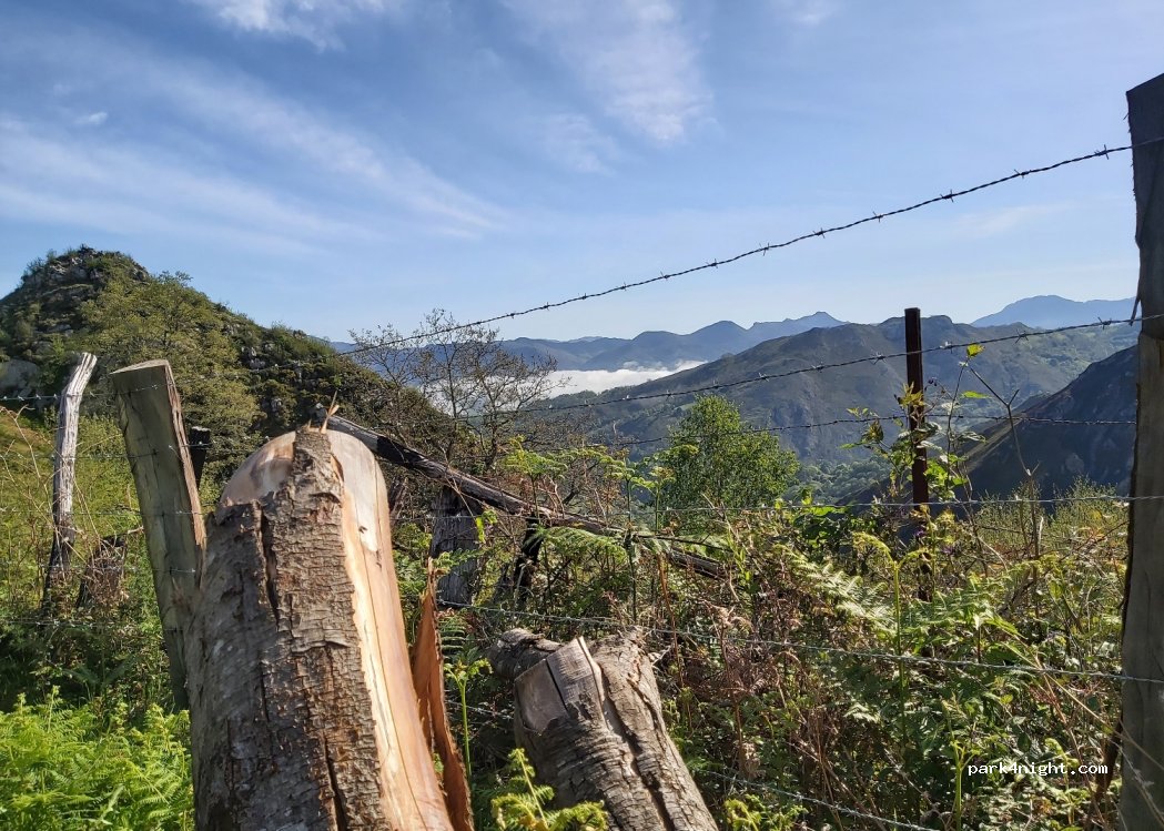 (33559) Cangas de Onís - Unnamed Road — foto