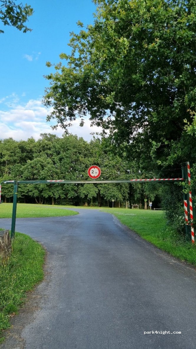 (44140) Montbert - Unnamed Road — foto