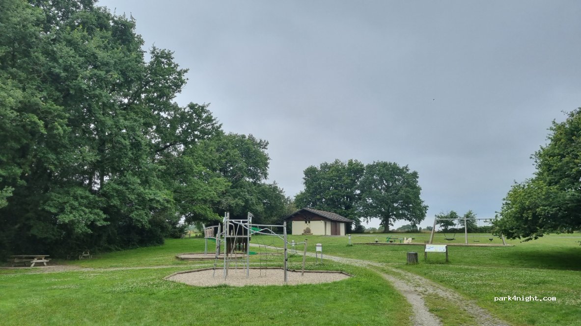 (44140) Montbert - Unnamed Road — foto 4