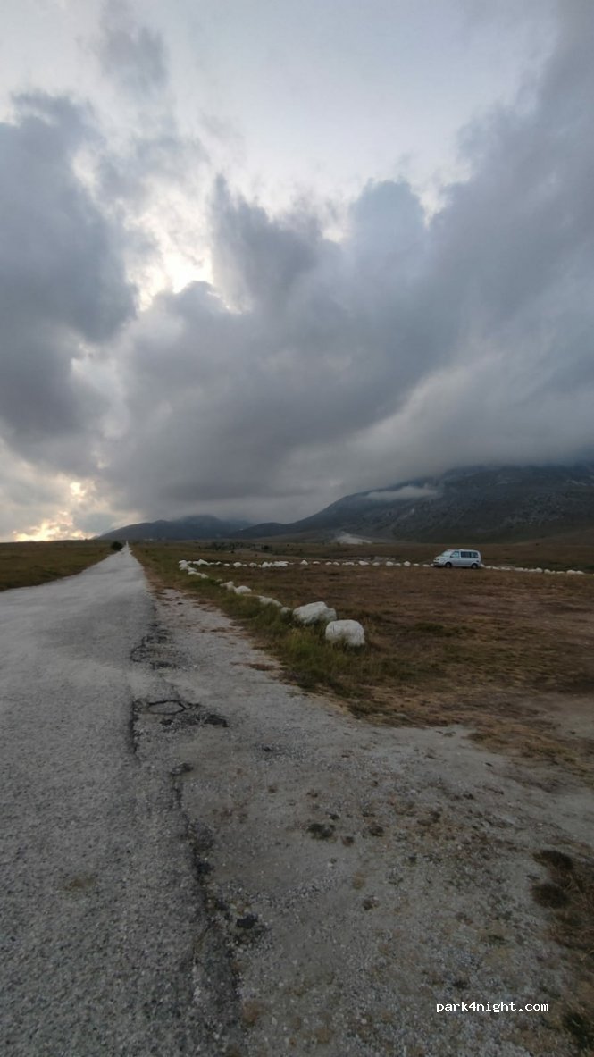 (67023) Castel del Monte - Strada Statale 17bis — foto