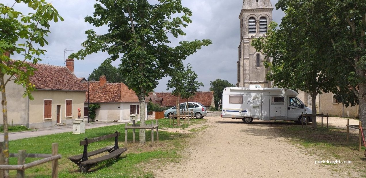 (36220) Néons-sur-Creuse - 8 Place des Marronniers — foto