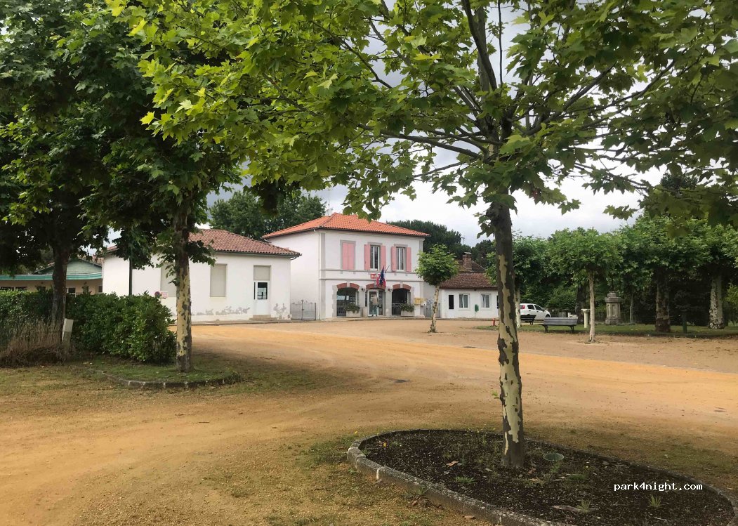 (40090) Cère - 45A Place de la Mairie — foto 3