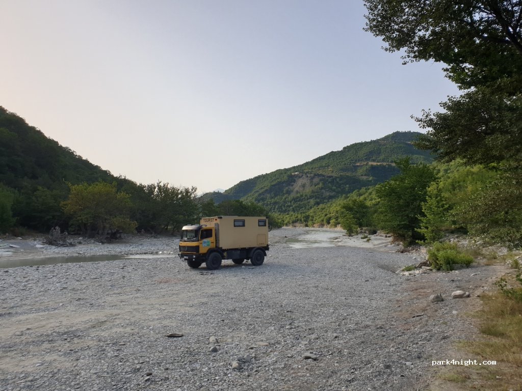 (5001) Berat - Unnamed Road — foto