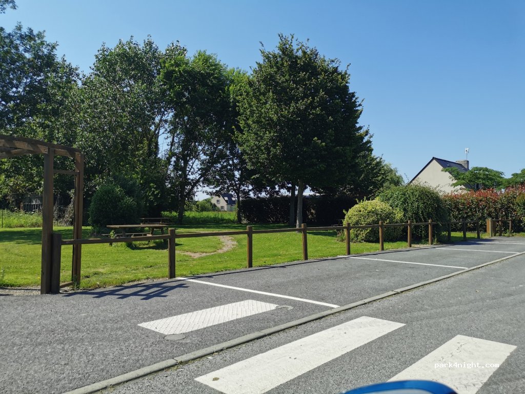 (35120) Roz-Landrieux - 2 Impasse de l'Église — foto 2