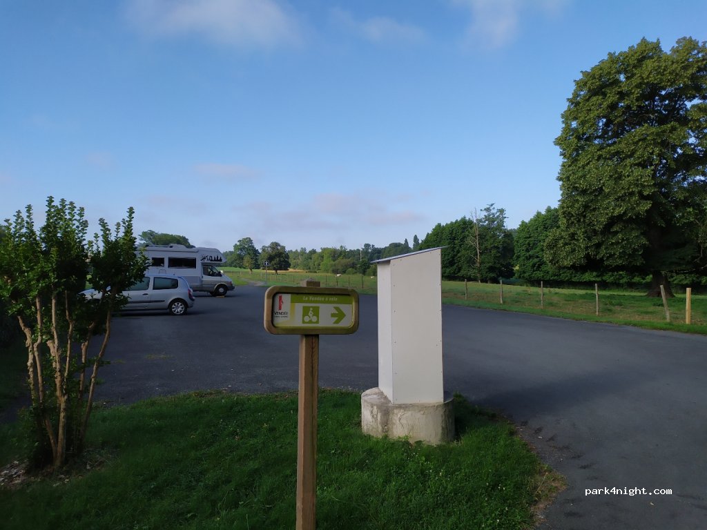 (85500) Mesnard-la-Barotière - 85500 Place de l'Église — foto