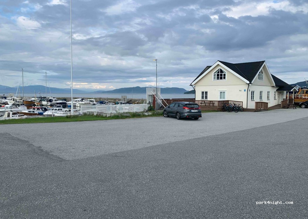 (6390)  - 41 Sjøgata — foto