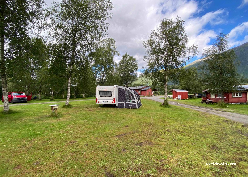 Romsdalseggen Camping / Isfjorden Feriesenter — foto