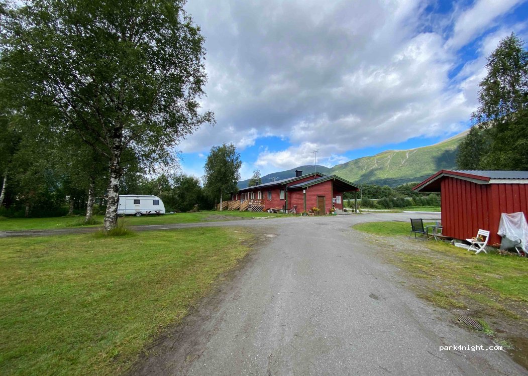 Romsdalseggen Camping / Isfjorden Feriesenter — foto 2