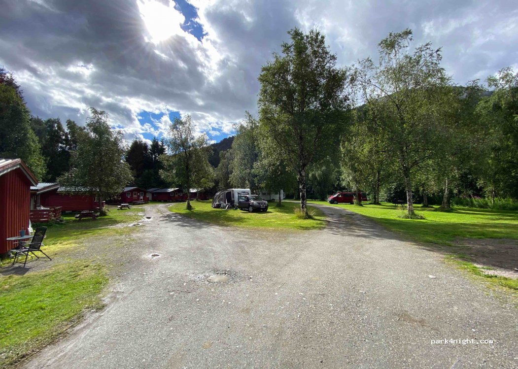 Romsdalseggen Camping / Isfjorden Feriesenter — foto 4