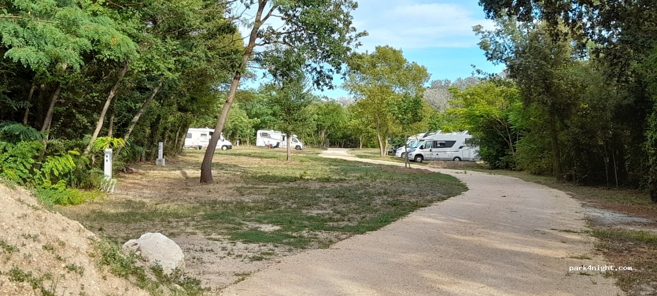 Aire de Goult — foto 2