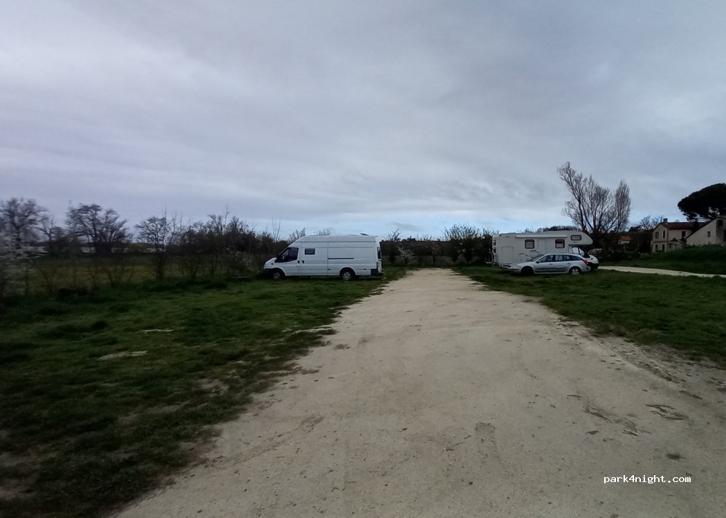 (33710) Bourg - Au Roc — foto 3