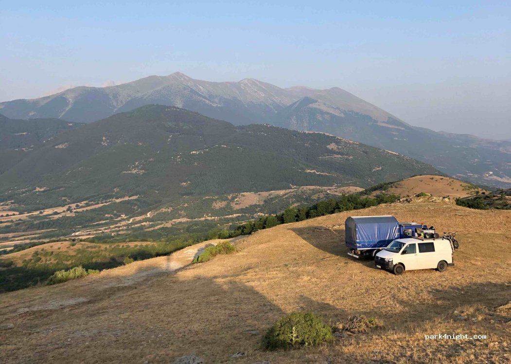 (400 02) Livadi - Unnamed Road — foto