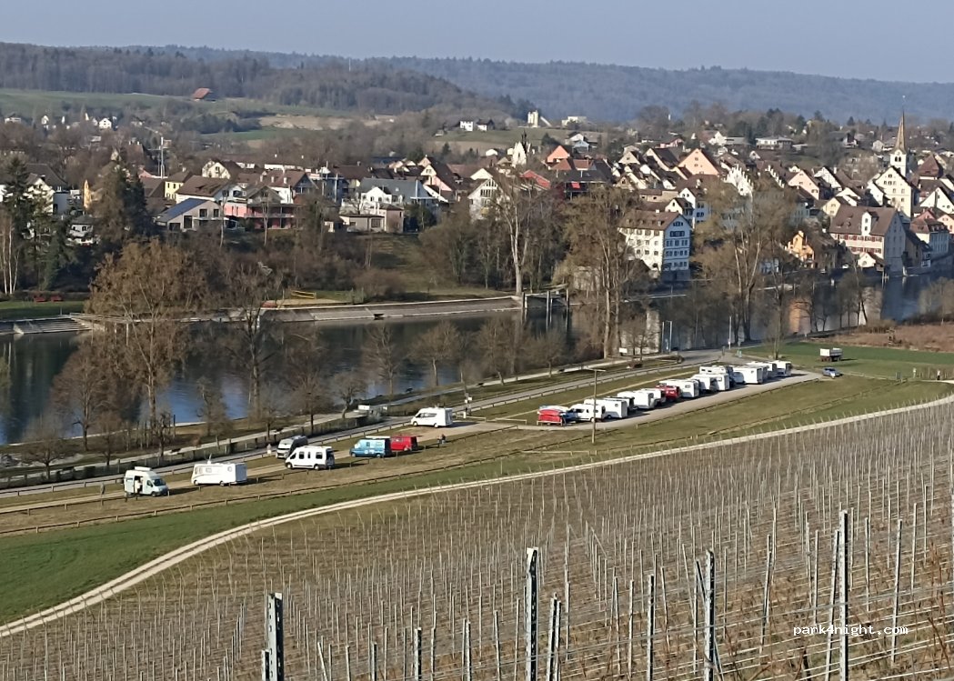 Wohnmobilstellplatz Rheinuferpark — foto