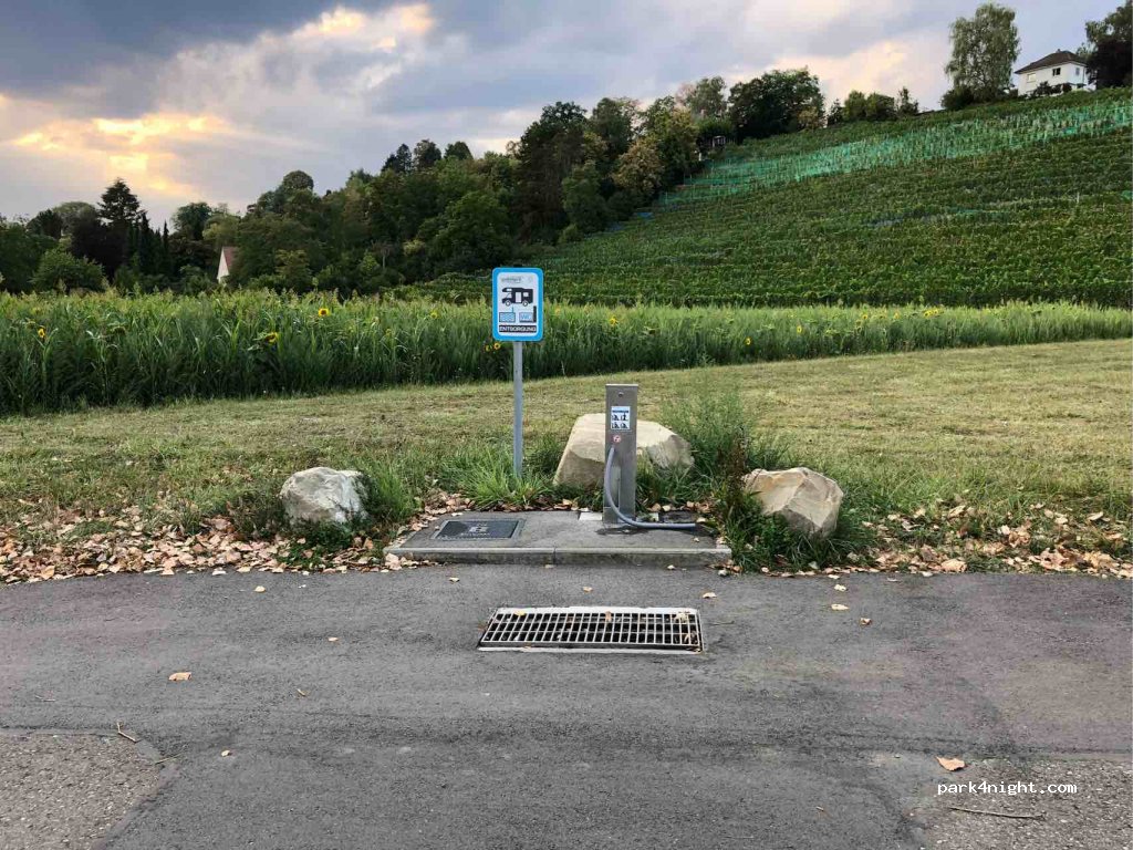 Wohnmobilstellplatz Rheinuferpark — foto 2