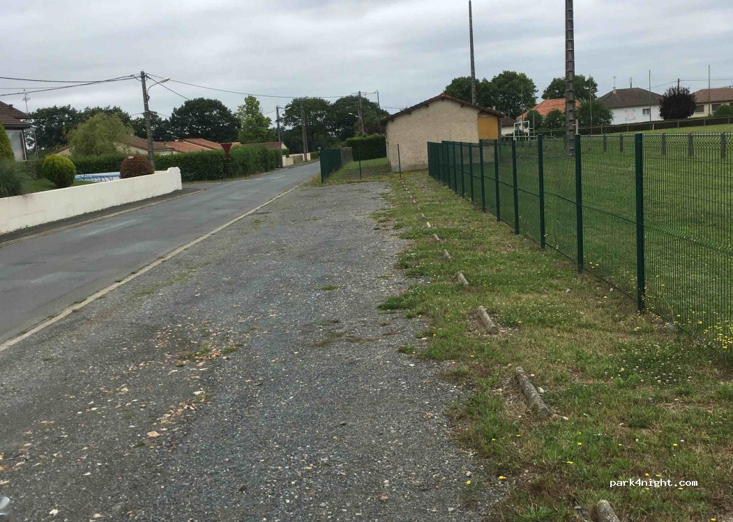 (86190) Ayron - 5 Rue du Stade — foto