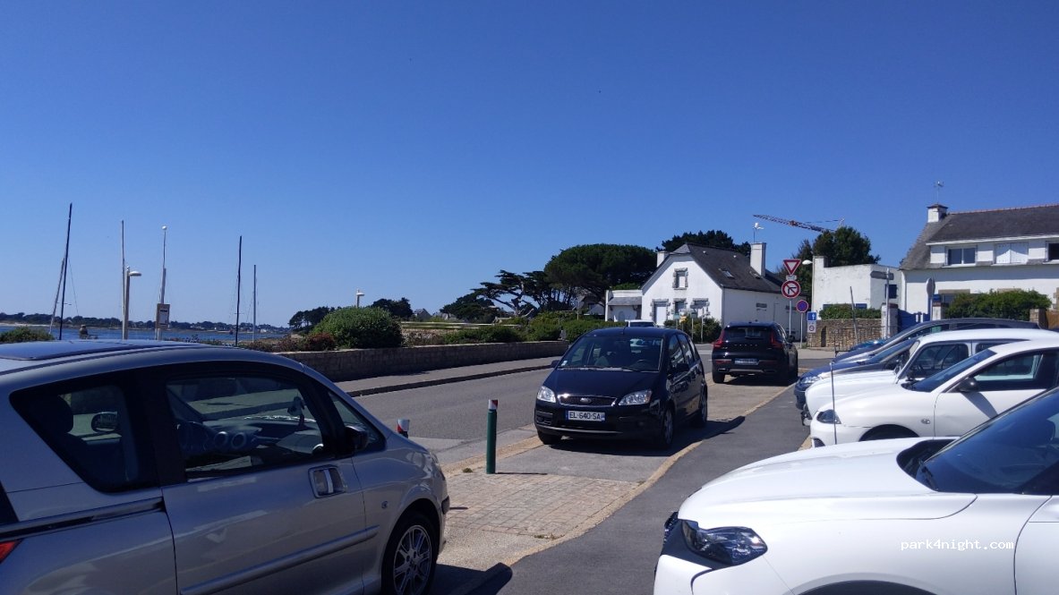 (56640) Arzon - 1 Place du Taveno — foto