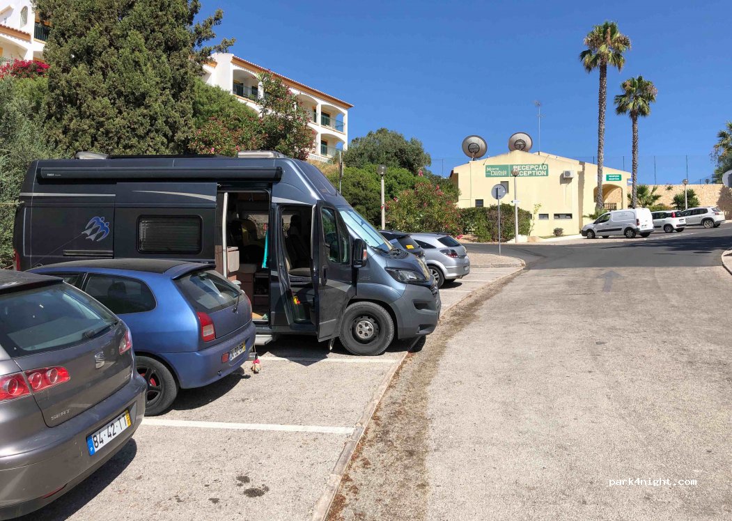 (8400) Carvoeiro - A107 Rua dos Combatentes — foto