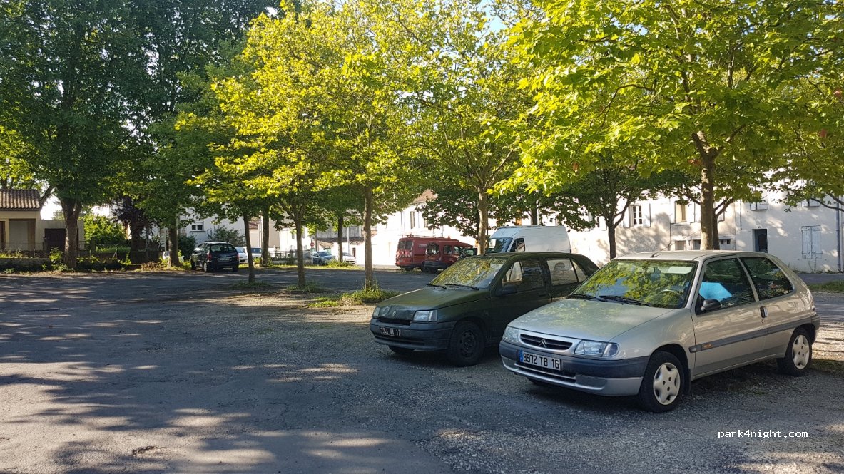(16000) Angoulême - 24 Rue Charles Petit — foto