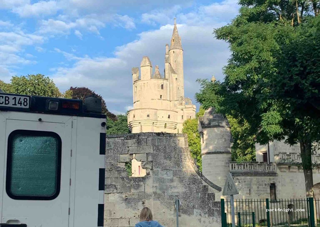 (02200) Septmonts - 19 Place de la Mairie — foto 3