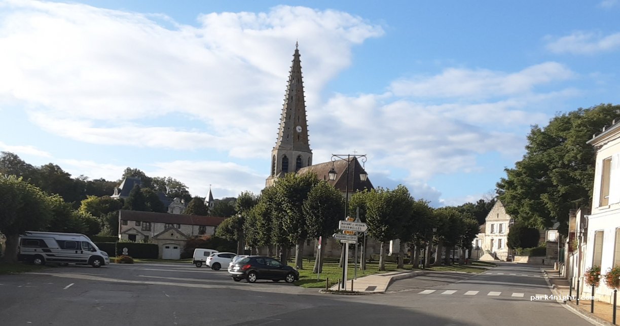 (02200) Septmonts - 19 Place de la Mairie — foto 4