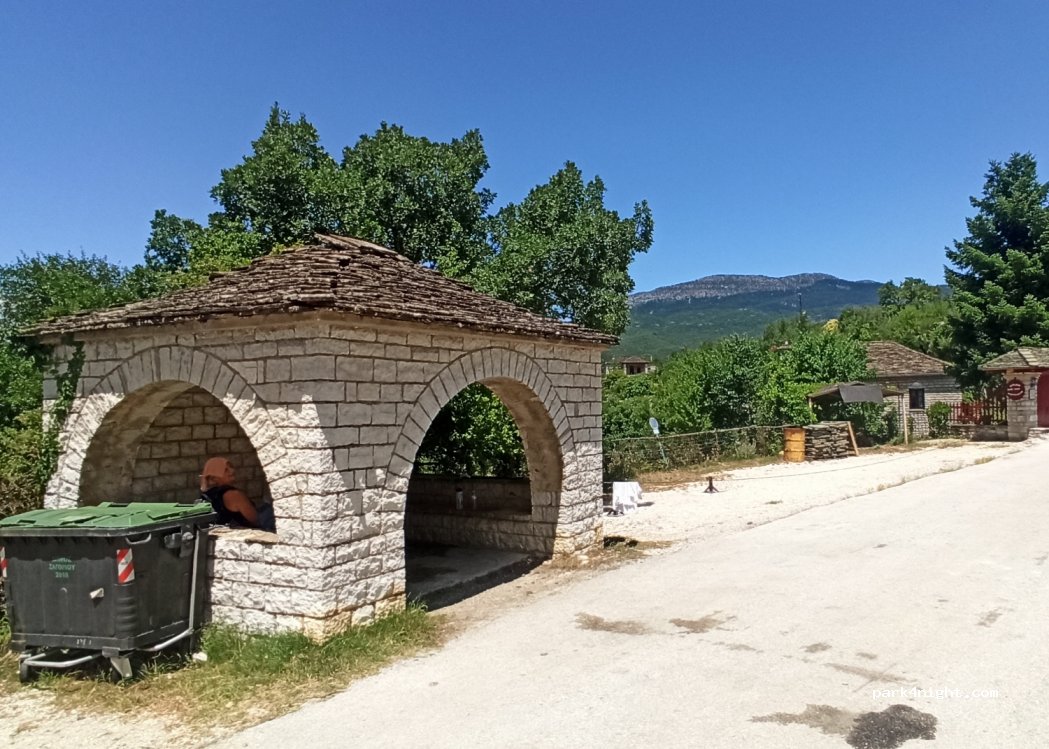(440 04) Vikos - — foto